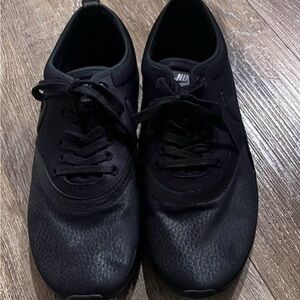 Nike Women's Black Athletic Shoes